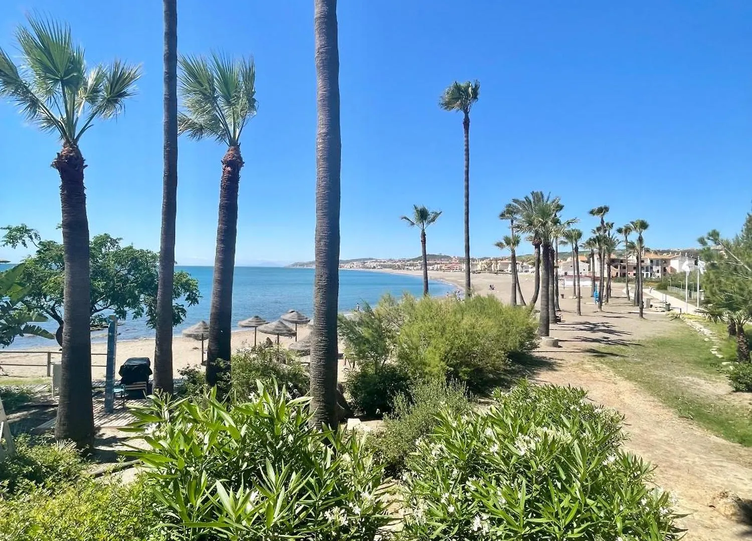 Beachside Vacation Apartment In Casares Playa San Luis de Sabinillas